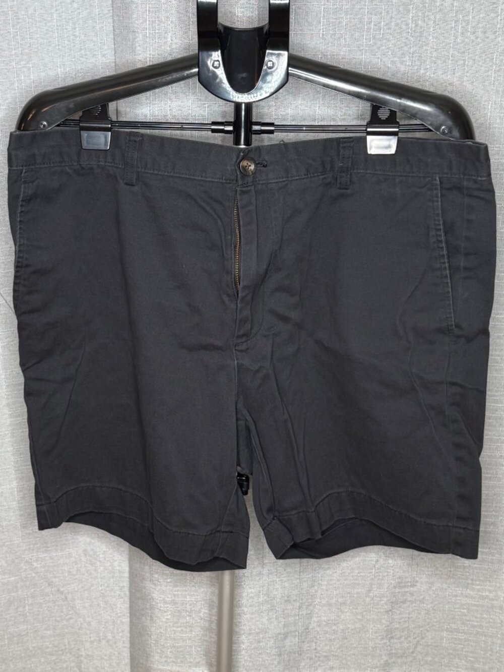 Amazon Essentials Men's Slim Fit 7" Black Chino Shorts - Size 40